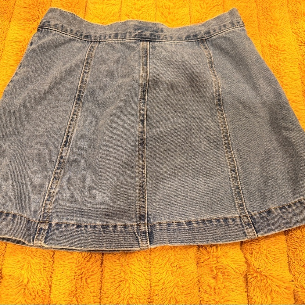 Denim Button-Front Skirt
T4 - Picture 4 of 9